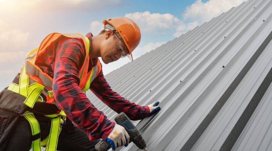 Professional gutter cleaning in New Suffolk, NY